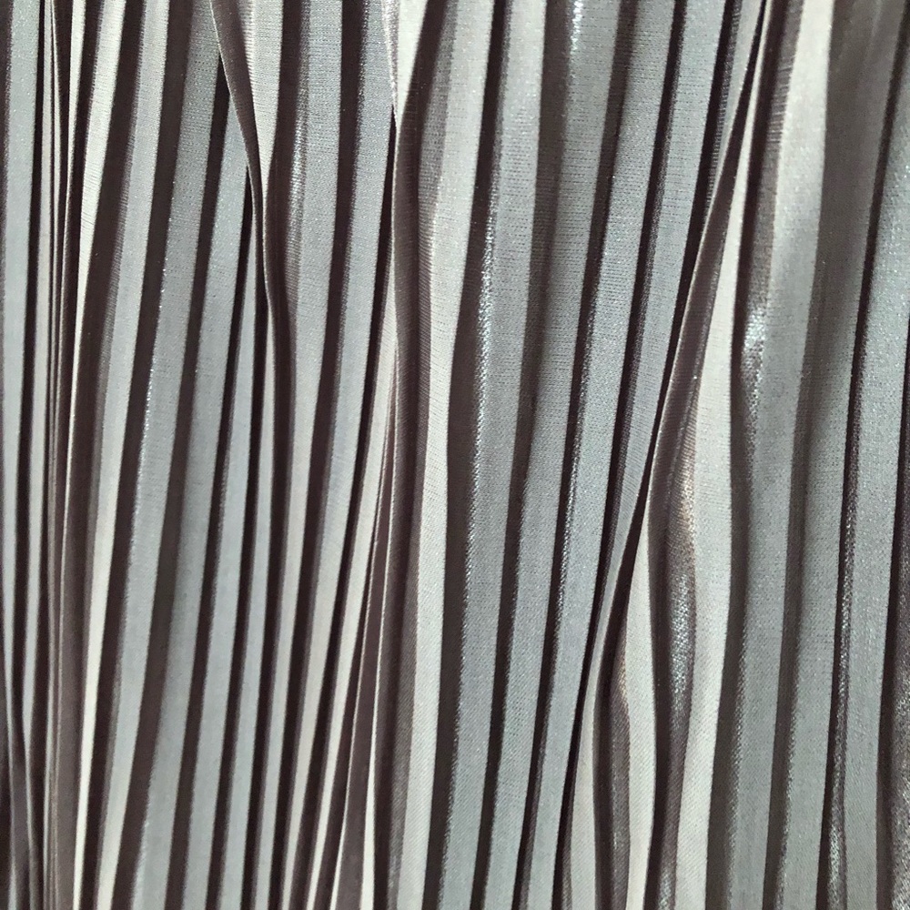 Brand New! Gorgeous skirt - Picture 2 of 3